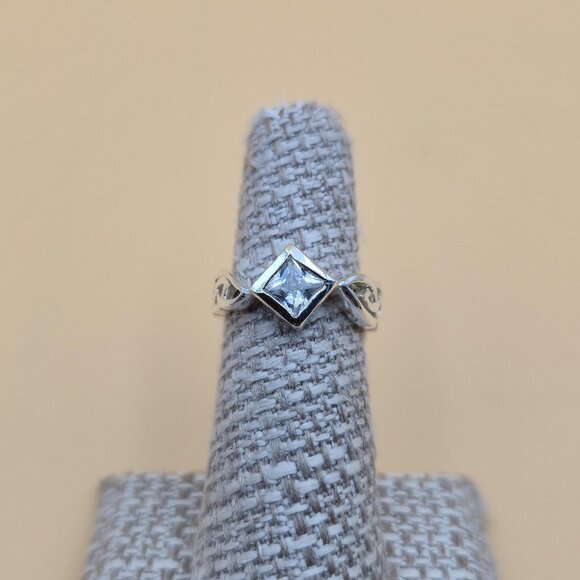 Jewelry - Size 5.5 Sterling Silver Celtic Pattern Cubic Zirconia Gem Ring A4678